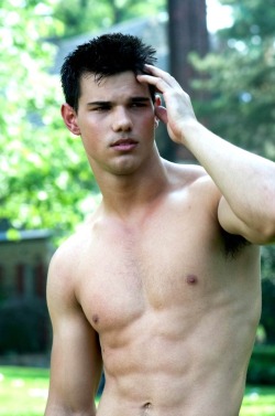 malecelebpits:  Taylor Lautner