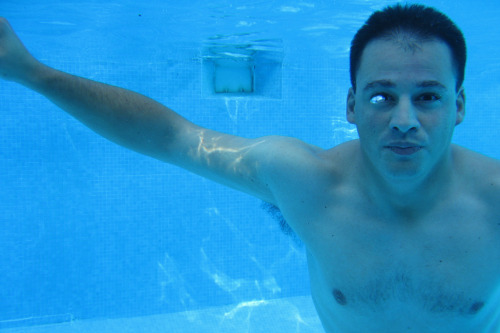 Breatholding barefaced underwater