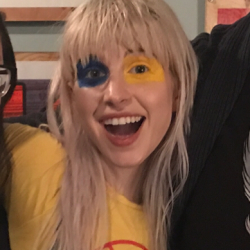 hayley williams random pics.credits to @rakiew on twitter or like the post if you saved any pic