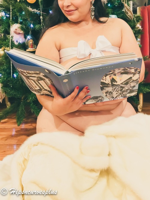 hipsncurvesplus: Baby, it’s cold outside @yourfool77 …Happy Holidays to everyone. I hop