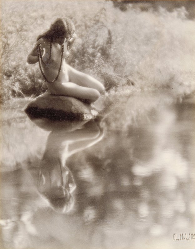 visionsofour-past:▪︎Vanity. Date: ca. 1932Photographer: Hillary G. BaileyMedium: