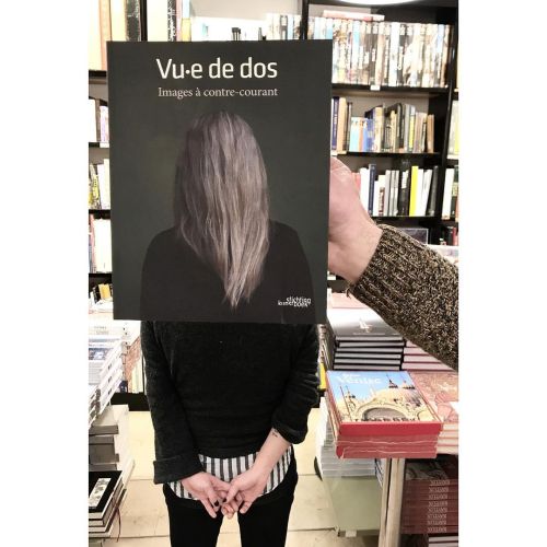 #bookfacemollat avec Vu.e de dos. Images à contre-courant éd. Stichting kunst boek #bookface #sleeve