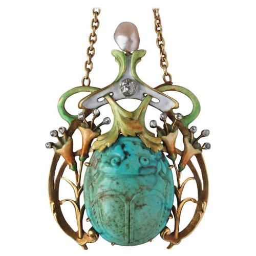 blondebrainpower:Scarab necklace, Guillemin Frères, c.1900. ‘An example of a fin de siècle necklace which combines Art Nouveau and Egyptian Revival styling.’