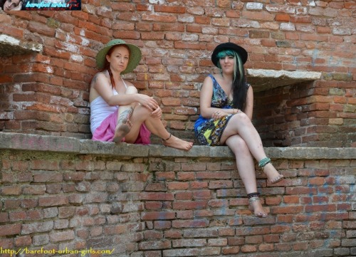 SIZZLING HOT UPDATE from BAREFOOT URBAN GIRLS!!!This week we have encore solo sets of world-famous hardcore barefoot beauties (and BAREFOOT NUDITY superstars) CECILIA & VEGA BAUSCH (FILTHY SOLES!), plus Barefoot Urban Girls NINA (PITCH BLACK