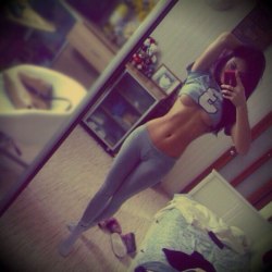 sexyteensinyogapants:  Oh yeah!! More Yoga Pants (Only  18)