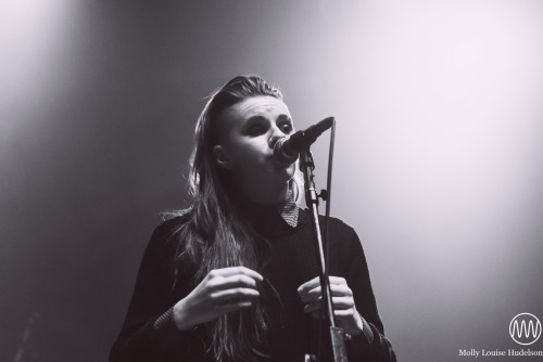 Porn Pics circlesandsoundwaves:    Photos of PVRIS,