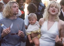 flotea:The Cobain Family - MTV Video Music