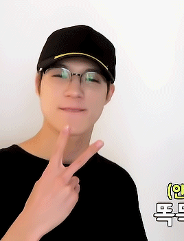 hnderys:he looks so good with glasses ♥︎