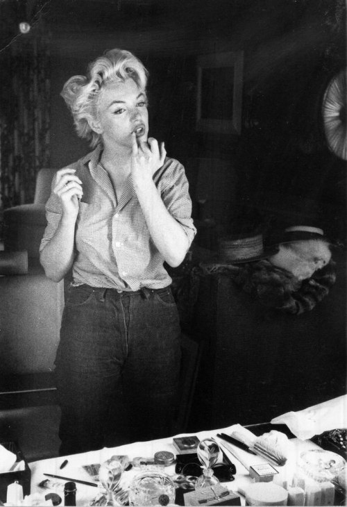 marilyn-monroe-collection:   Marilyn Monroe photographer by Milton Greene, 1954.