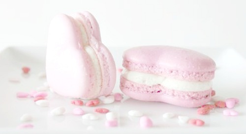 kawaiistomp:Valentine’s heart macarons by Liv For Cake.(please do not delete the credit)