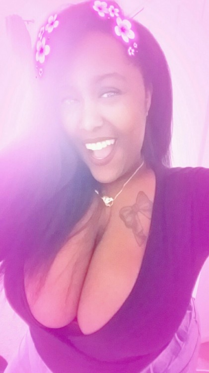 pettypia:  silentbutgolden:  bustyspice:  GimmieKiss | I hate the color pink but I’m in love with this filter..  Nay….  Just one time… Please