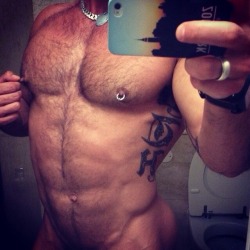 bonerriffic:Australian muscle stud Rogan Richards (Twitter: @RoganRichards) (Instagram: @rogan_richards)