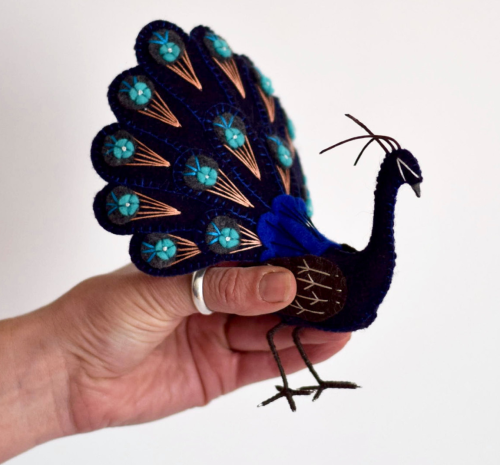 sosuperawesome: Felt peacocks by FantailsAndFeet on Etsy• So Super Awesome is also on Facebook, Twit