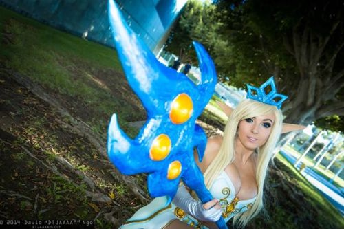 league-of-legends-sexy-girls:  Janna Cosplay