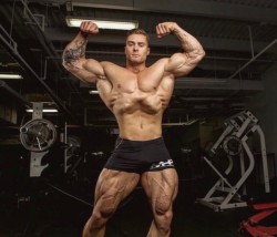 whitepapermuscle:Chris Bumstead