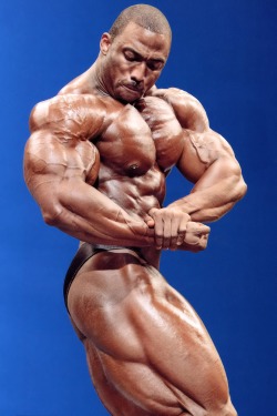 buildingthebodybeautiful:  Cedric McMillan  Height+ungodly mass= a more aesthetic look.