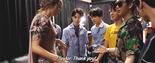 Taylor Swift Meets BTS Backstage At The 2018 Billboard Music Awards