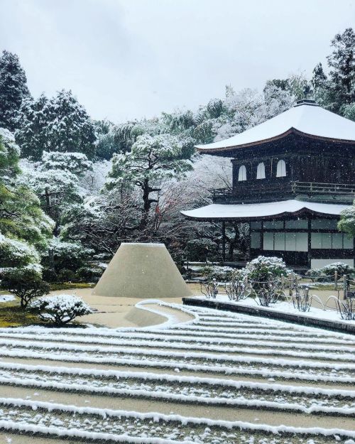 雪の銀閣寺（慈照寺）庭園 [ 京都市左京区 ] Ginkakuji (Jishoji) Temple Garden (Snow), Kyoto ーー銀世界❄️の京都の #世界遺産 。室町幕府8代将軍 