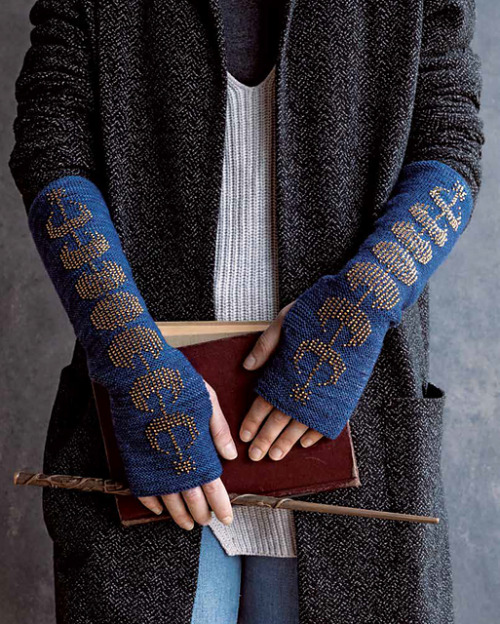 Hogwarts Duelling Club Fingerless Mitts by Tanis Gray.Pattern available for purchase: Knitting Magic