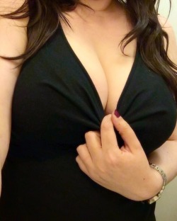 b00bselfies:  Some bedtime cleavage 