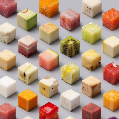 nyctaeus:Lernert & Sander for De Volksrant In 2014, Dutch newspaper De Volkskrant contacted conceptual design studio Lernert & Sander to create a piece for a special documentary photography issue about food. Lernert & Sander responded with
