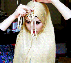 audiencezombie:  verysweetpeach:  beautyofhijabs: Hijab Tutorial for Eid by Nabiilabee  more like “how to style your hijab and look like a majestic queen” oh goodness  There’s a lady down my street that does this and every time I see her I tell