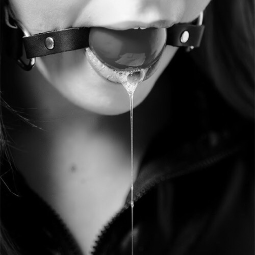 simplyblackandwhiteerotic:  