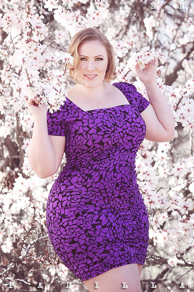 drawnwithcurves:  Nicole Simone  