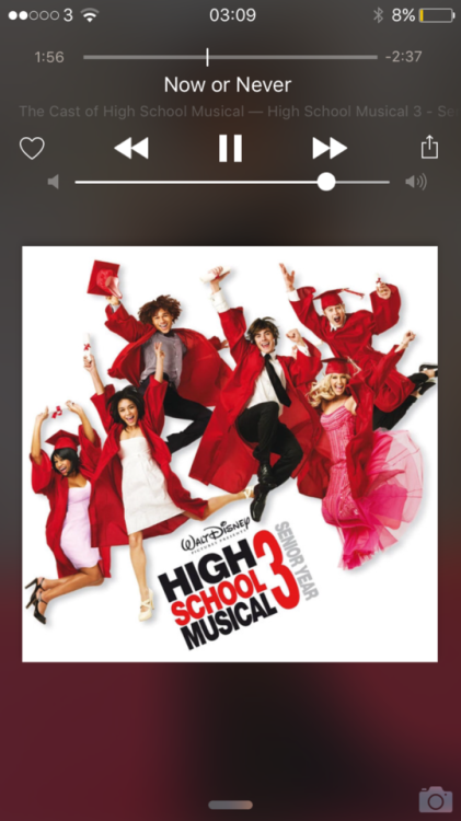zaleydarling:Oh don’t mind me just listening to some classical music at 3:00am whilst my batte