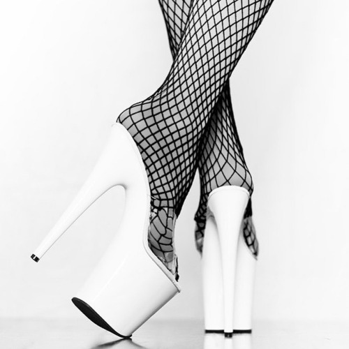 MissPandorasBox.com #stockings #tights #pantyhose #nylons #heels #suspenders #garterbelt #essex #med