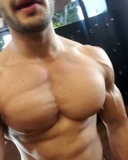 bigmalepecs:  Sam Asghari 