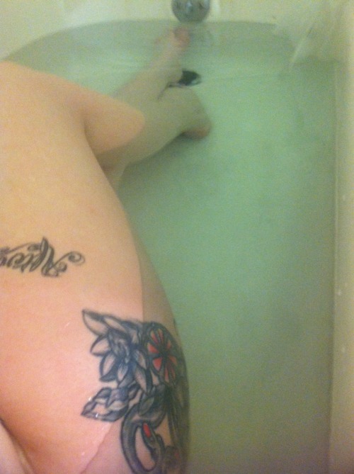 breethebanshee:  A scalding hot bath to stave off the cold weather.