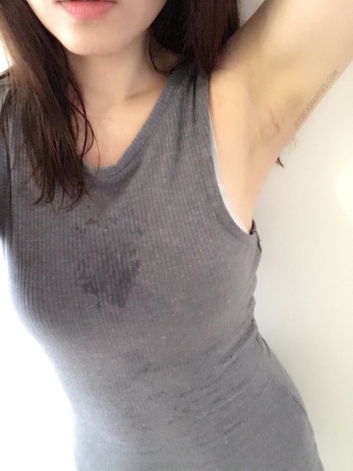 jessicaspanties:  Good morning horny comrades!  Fucking hot day and I’m already sweating through my maxi dress and my arm pit. Maybe it’s a bad idea to wear grey in this weather HAHA! Have a great sunday, love ya!  Your Powerpuff Queen, Jessica
