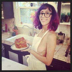 I made this masterpiece of a grilled cheese sandwich for @matthewboman&rsquo;s new show! (photo credit: @stevezaragoza)
