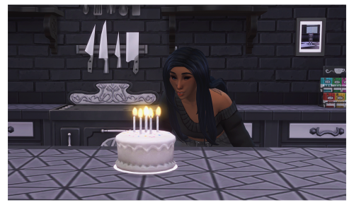 And happy birthday, Aradove! She is now a real adult!! A lot of ghosts around to help celebrate :”)