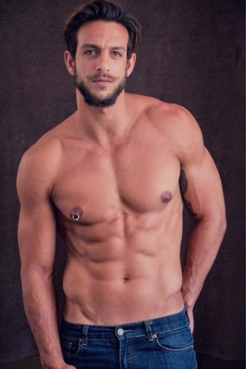 hotfamousmen:    Joaquín Ferreira  