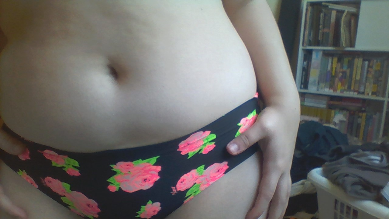 constantpains:  ughhhh i love my body, like yeah my boobs are smallish, but for me