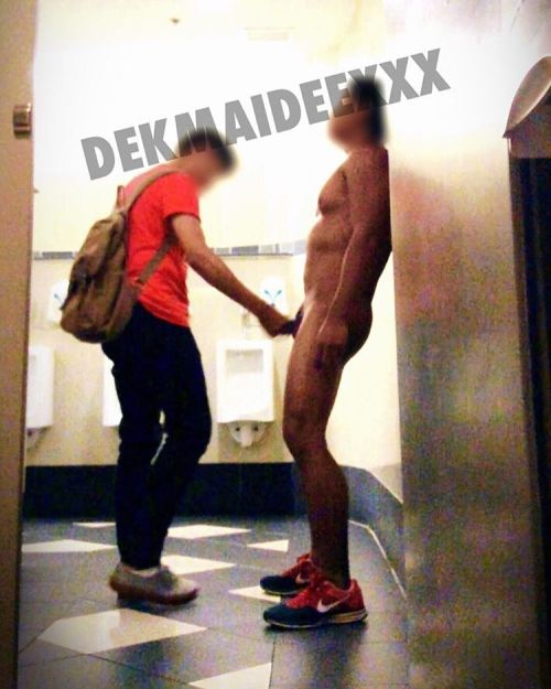 dekmaideexxx:  #dekmaideexxx #gay #gaybareback #barebacker #publicfuck #outdoor  (ที่ Bangkok, Thailand)