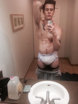 budapestbest:  Diapered at the gym like a