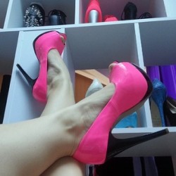 heel-queen:  (via Photo by Myca *my boyfriend is my nr.1*(myca_heels_horses): #high_heels #highheels #shoes #skyh… | iPhoneogram) 