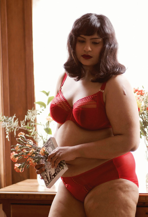 curiousfancy:Wearing ✶Elomi Matilda Bra and Briefs in Red ✶Elomi Sachi Bra and Briefs in Black ✶Easi