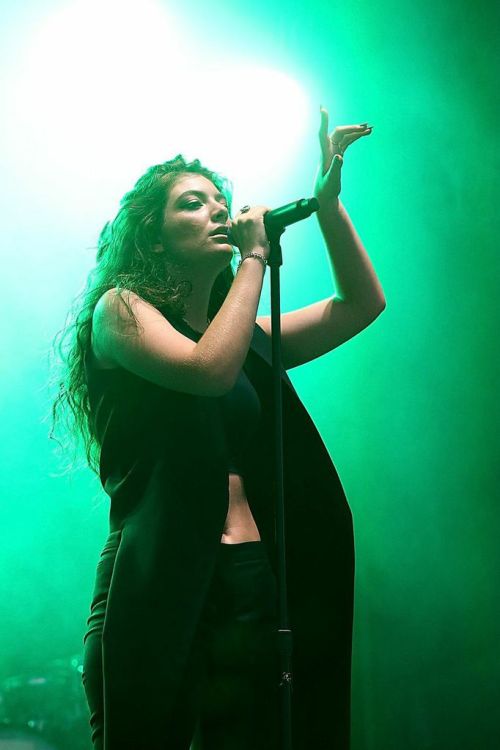 teenvogue: Stop. Everything. Lorde can rap. And it's totally amazing &gt;&gt;