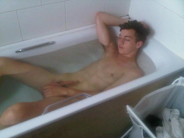 intostraightnakedguys:  Henry 