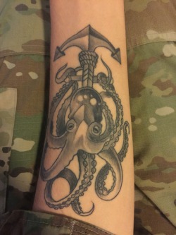 fuckyeahtattoos:  My octopus and anchor.