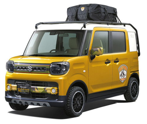 Suzuki show cars for the 2018 Tokyo Auto Salon. Top: XBEE Winter Adventure; left: Carry kei-truck ri