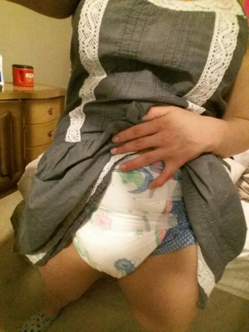 daddeeslilkitten:  Fun wif my new diapers :) 