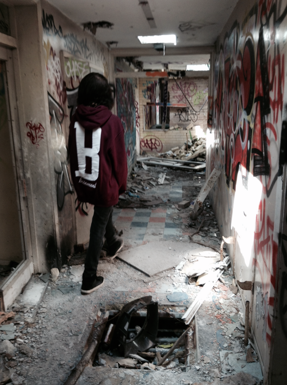 in-kingspark:  Today I went exploring an asylum with my friends 
