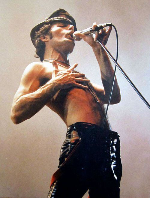 god-of-thunder-and-rock-n-roll:  Ready Freddie.  HAPPY BIRTHDAY FREDDIE 5.9.1946