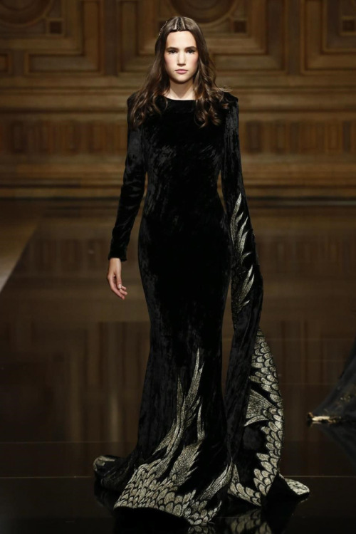 rattle-and-burn:zealous4fashion:Tony Ward Couture Fall 2016 Collection 3/3