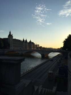 parisianclass:  The Seine River at its finest 